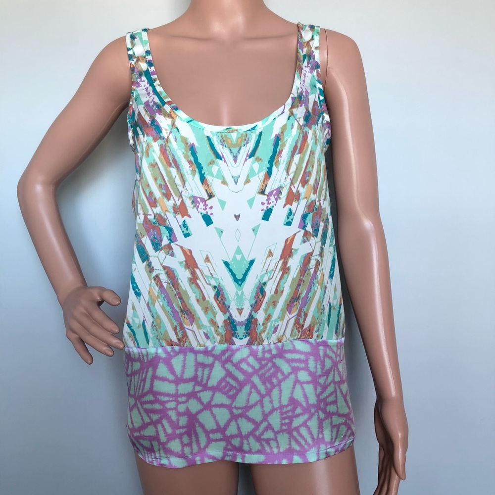 Addison Abstract Tank